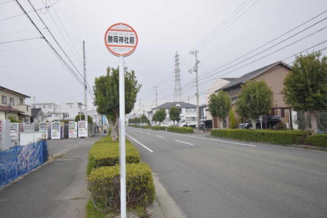 勝岡神社前
