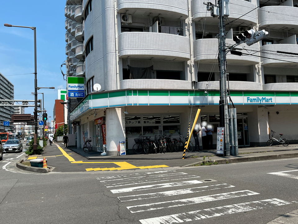 ファミリーマート本町6丁目店