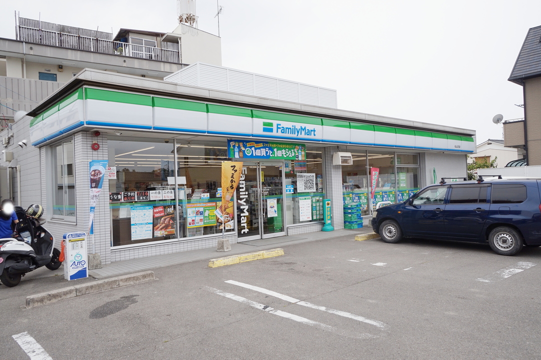 ファミリーマート 松山立花店