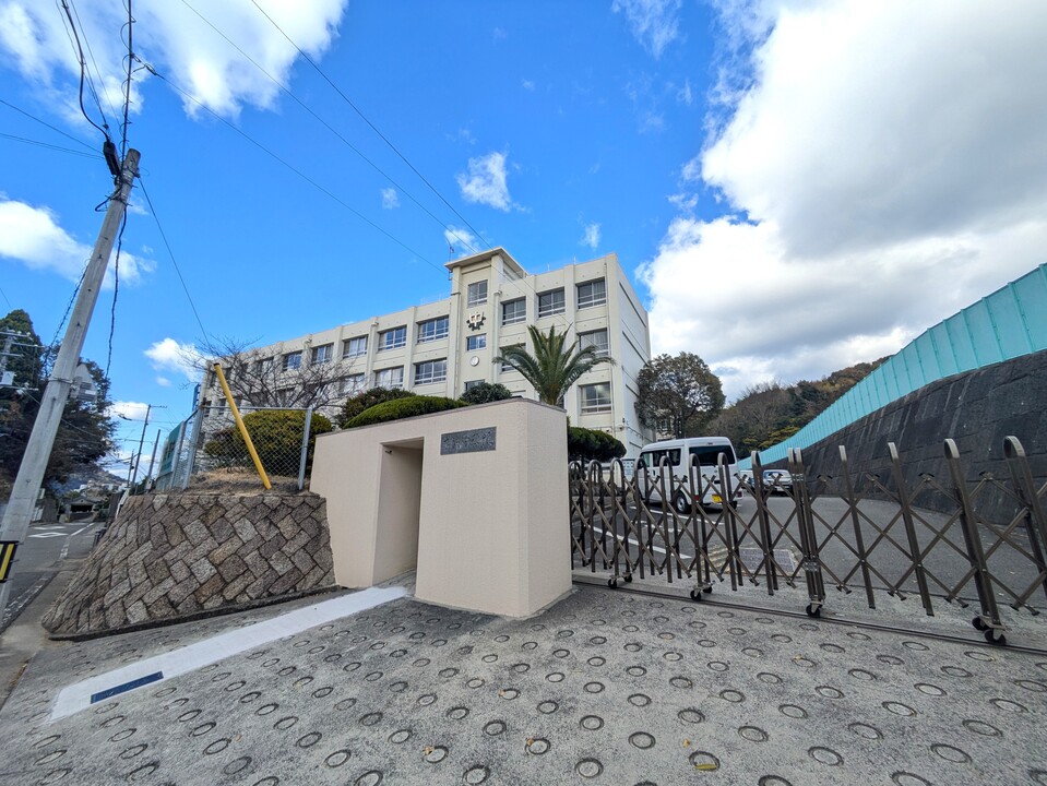 松山市立高浜中学校