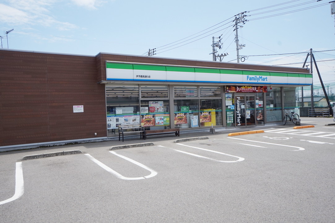 ファミリーマート 伊予農高通り店