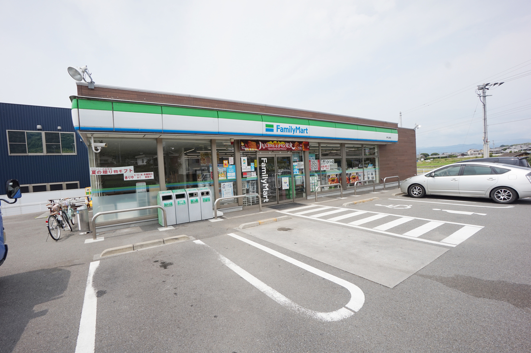 ファミリーマート 伊予上野店