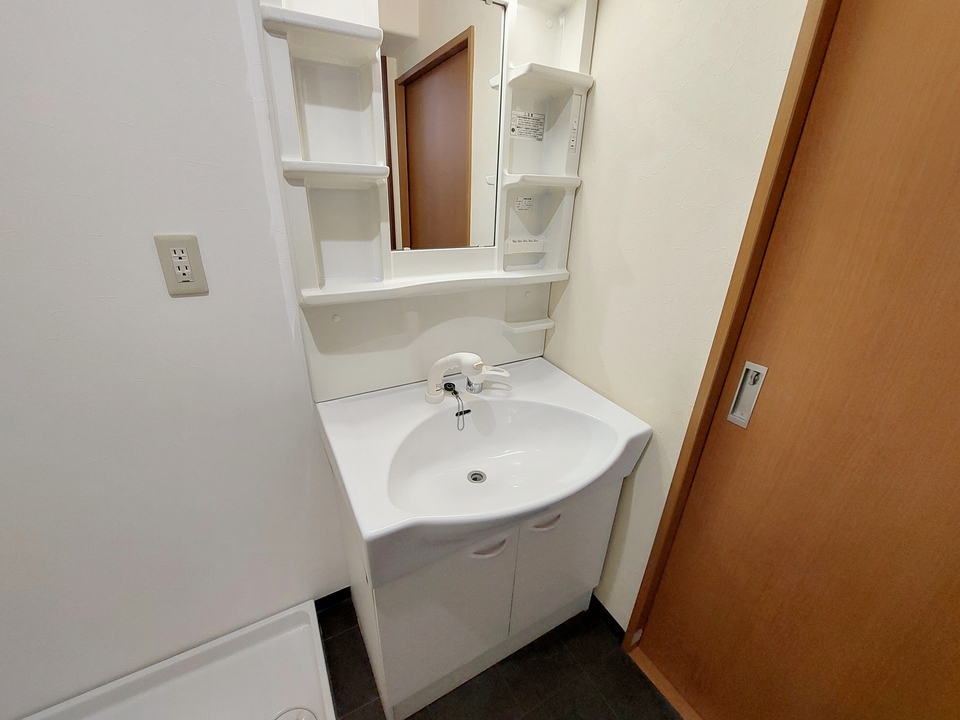 シャワー付洗面化粧台