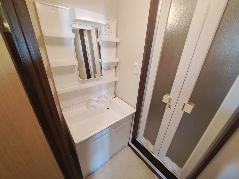 シャワー付洗面化粧台