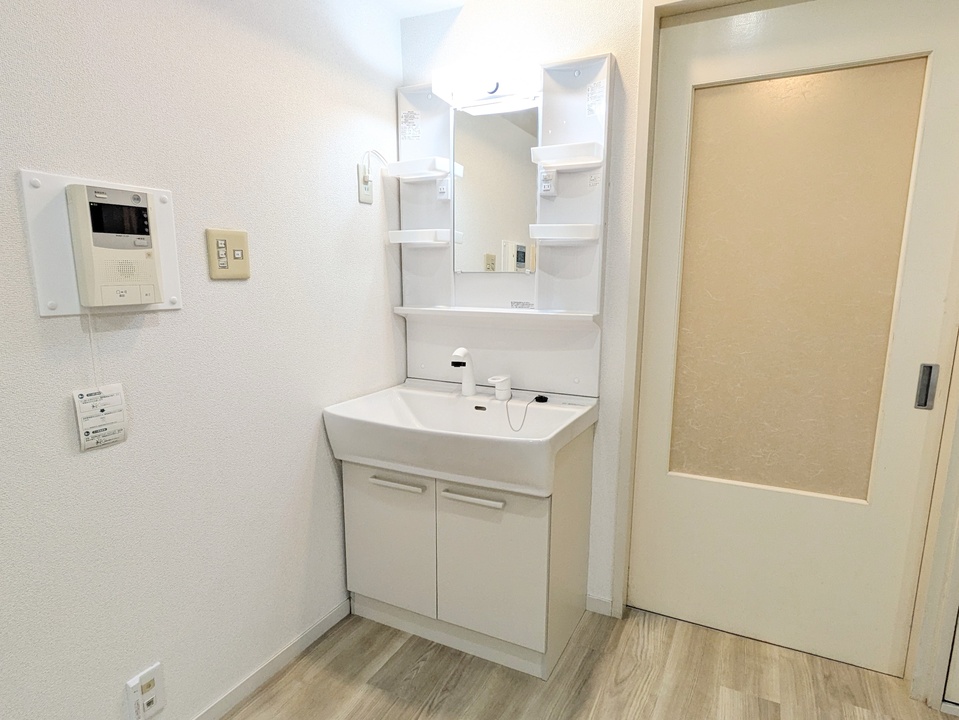 シャワー付洗面化粧台