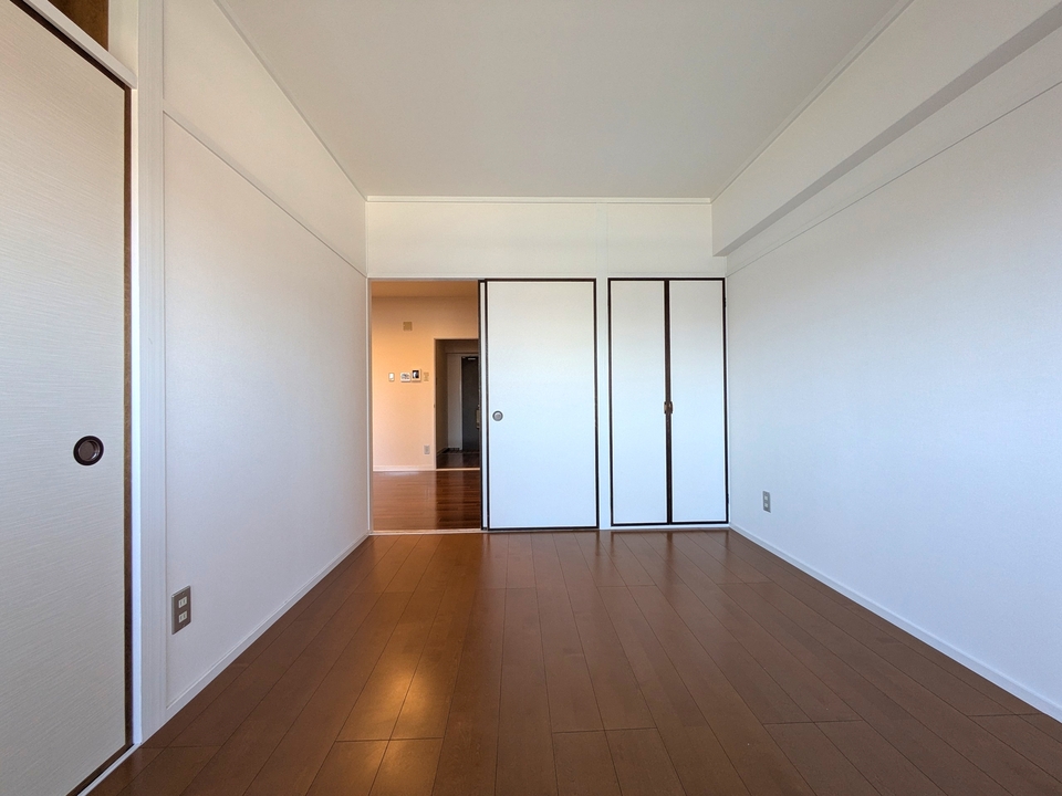 洋室6帖(北東側)