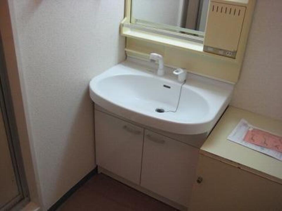 シャワー付洗面化粧台