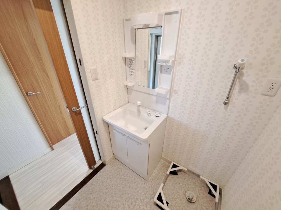 シャワー付洗面化粧台