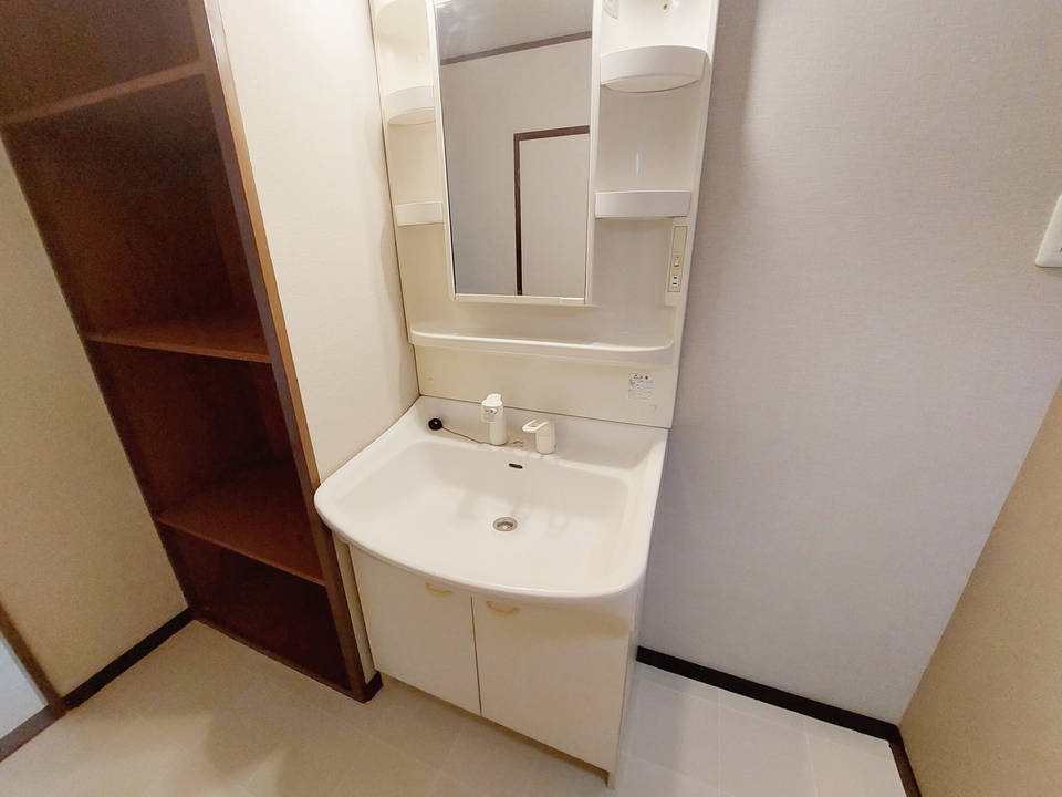 シャワー付洗面化粧台