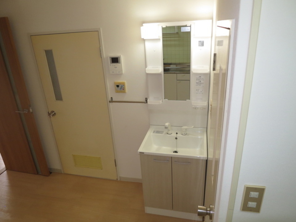 シャワー付洗面化粧台