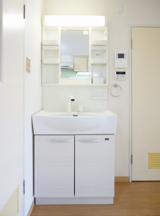 シャワー付洗面化粧台