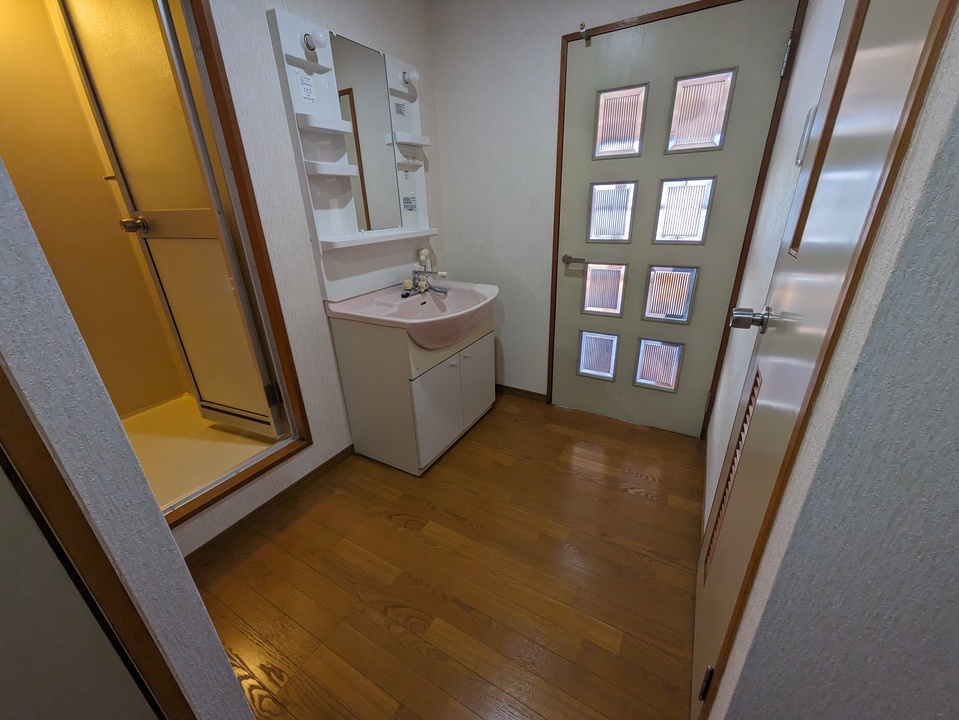 シャワー付洗面化粧台