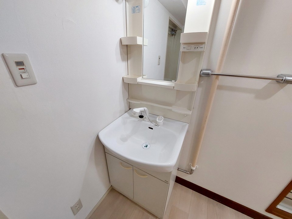 シャワー付洗面化粧台