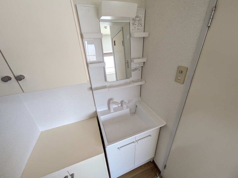 シャワー付洗面化粧台