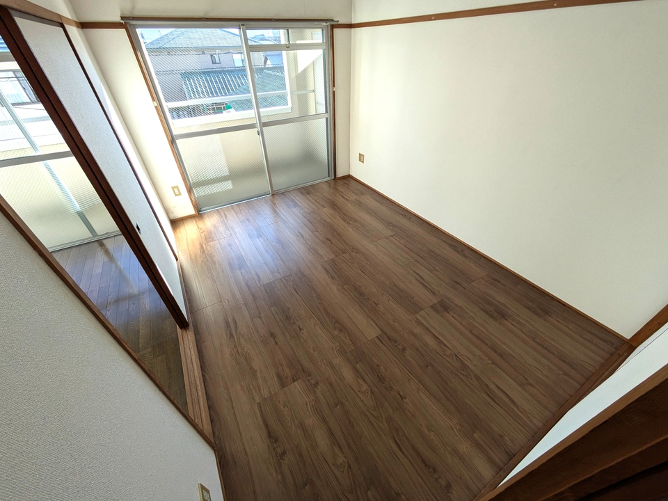 洋室6帖(南東側)