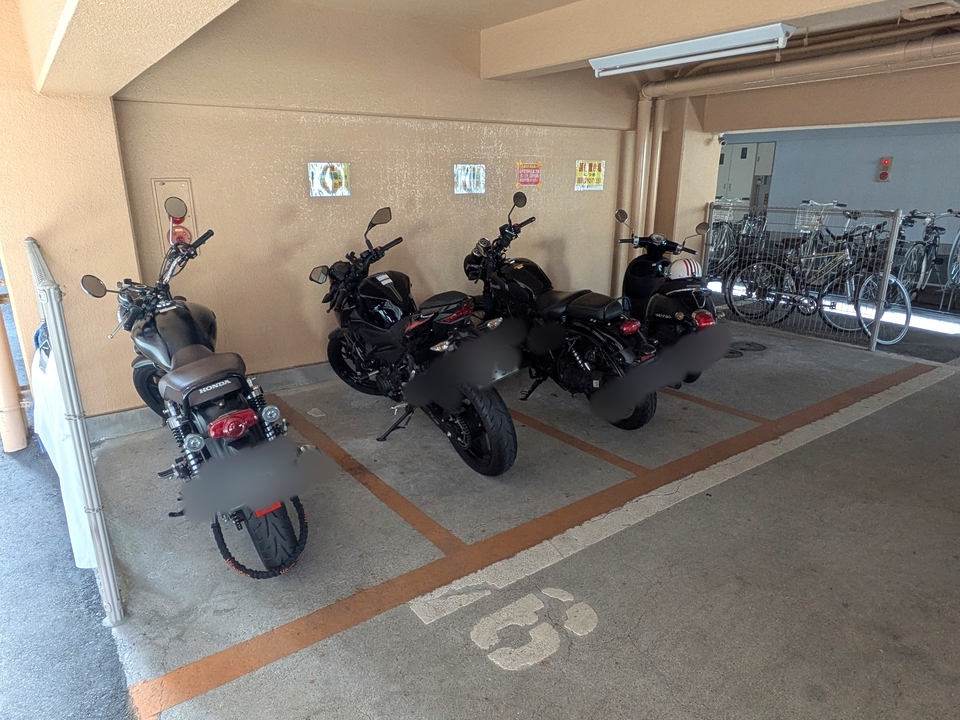 バイクガレージ