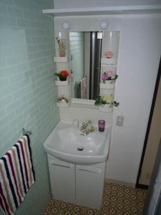 シャワー付洗面化粧台