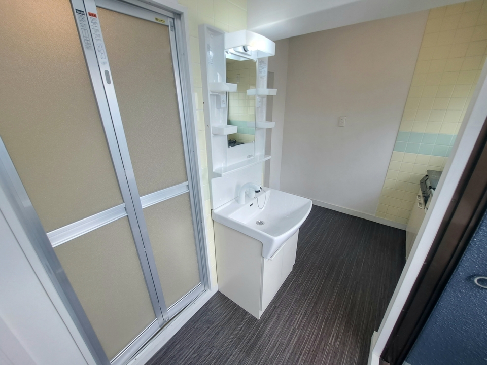 シャワー付洗面化粧台