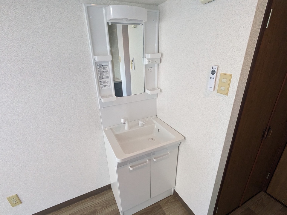シャワー付洗面化粧台