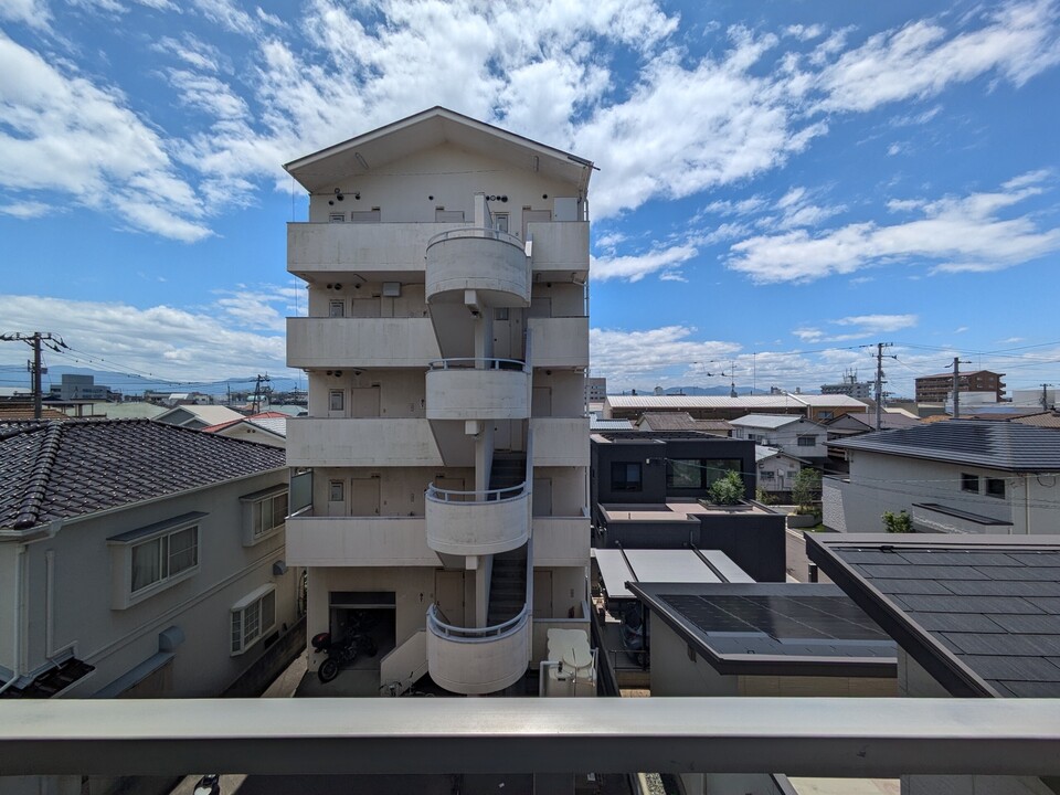 背景（バルコニー側）