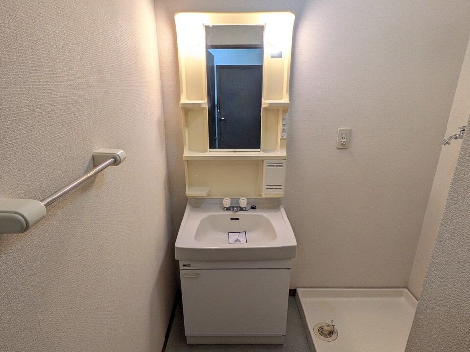シャワー付洗面化粧台