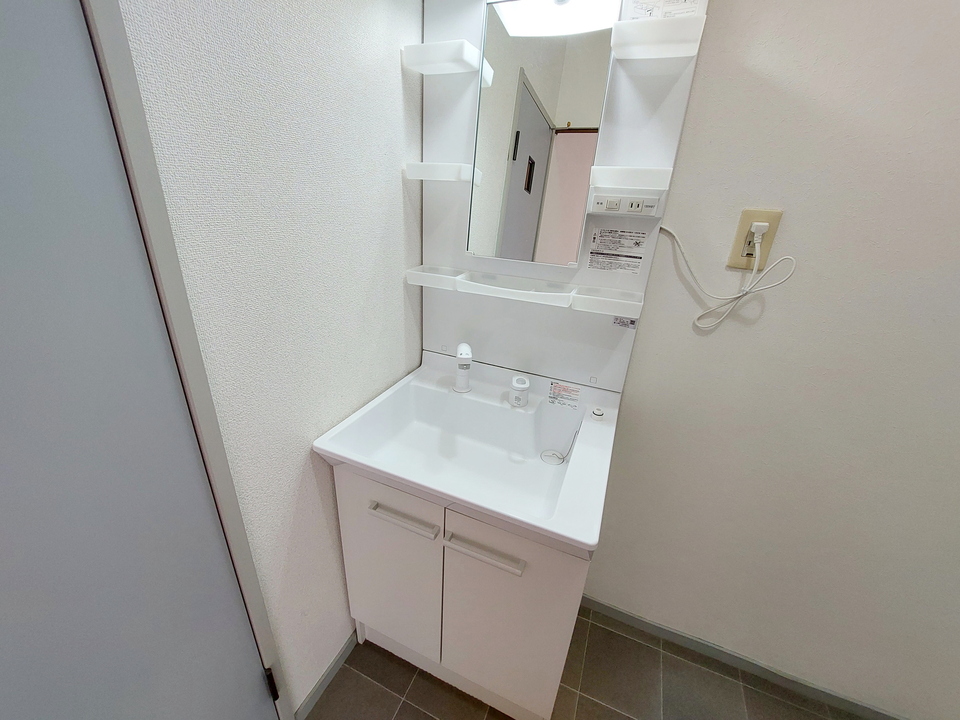 シャワー付洗面化粧台