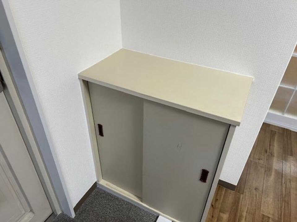 シューズボックス