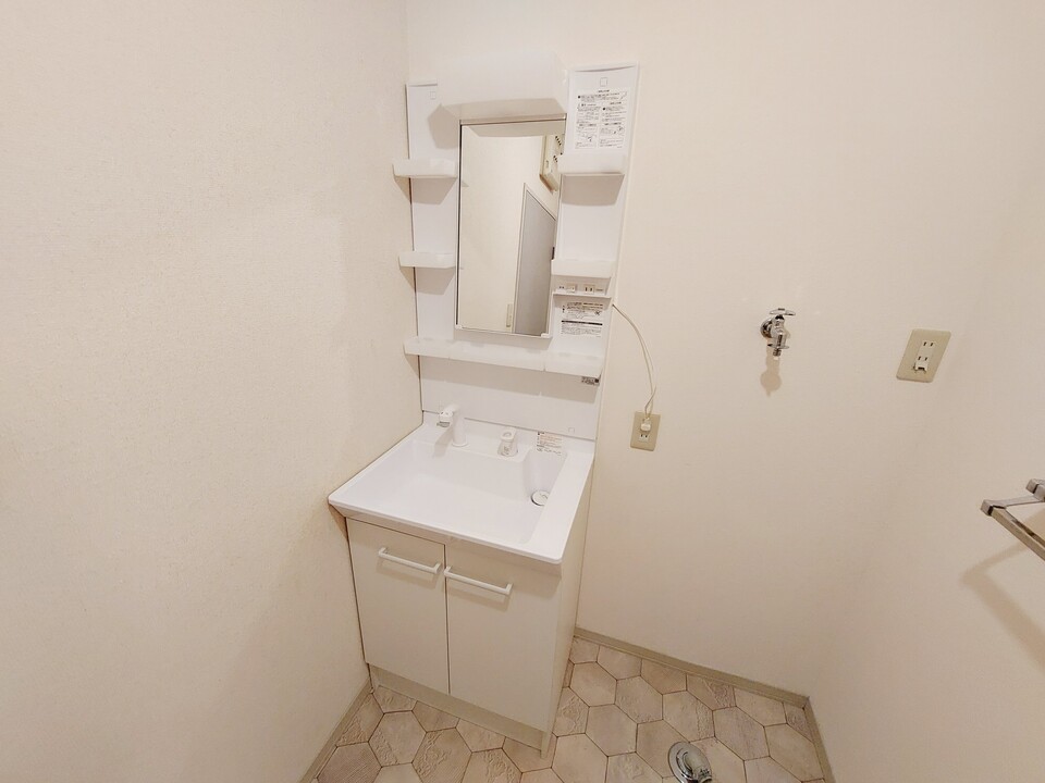 シャワー付洗面化粧台