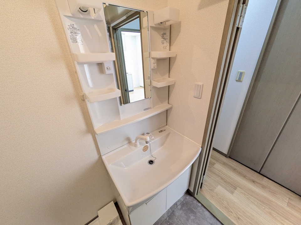 シャワー付洗面化粧台