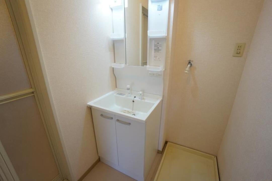 シャワー付洗面化粧台