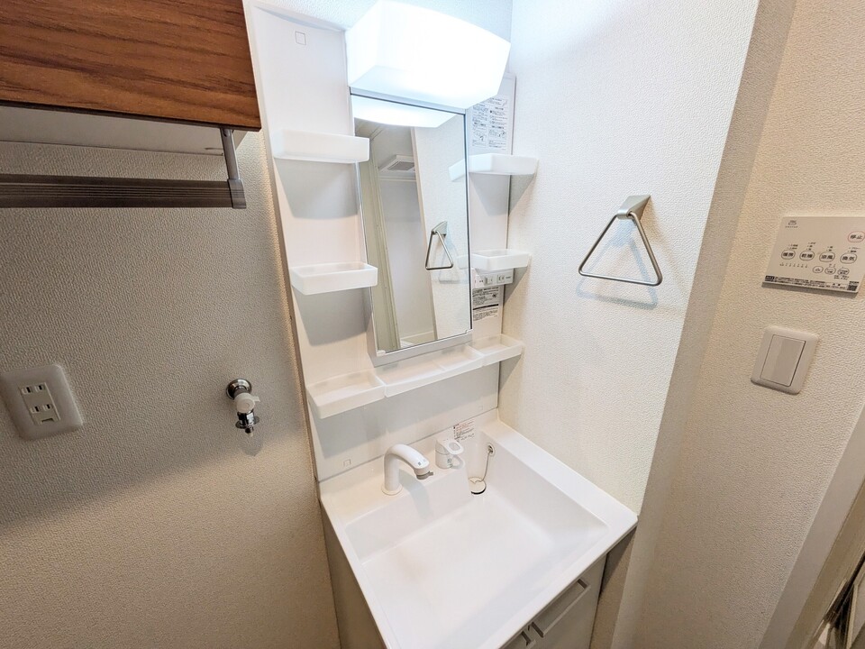 シャワー付洗面化粧台