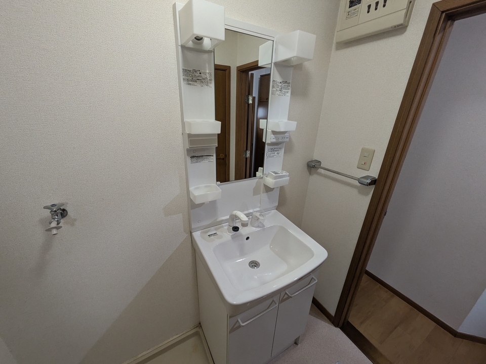 シャワー付洗面化粧台