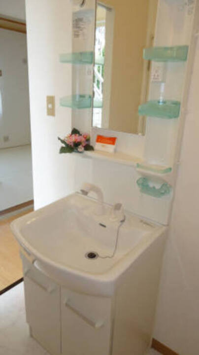 シャワー付洗面化粧台