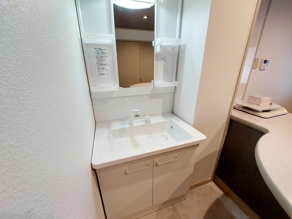 シャワー付洗面化粧台