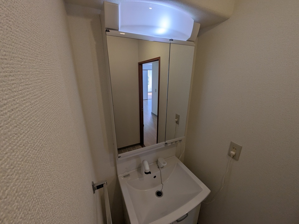 シャワー付洗面化粧台