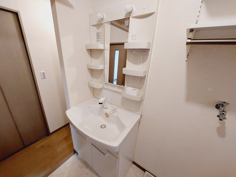 シャワー付洗面化粧台