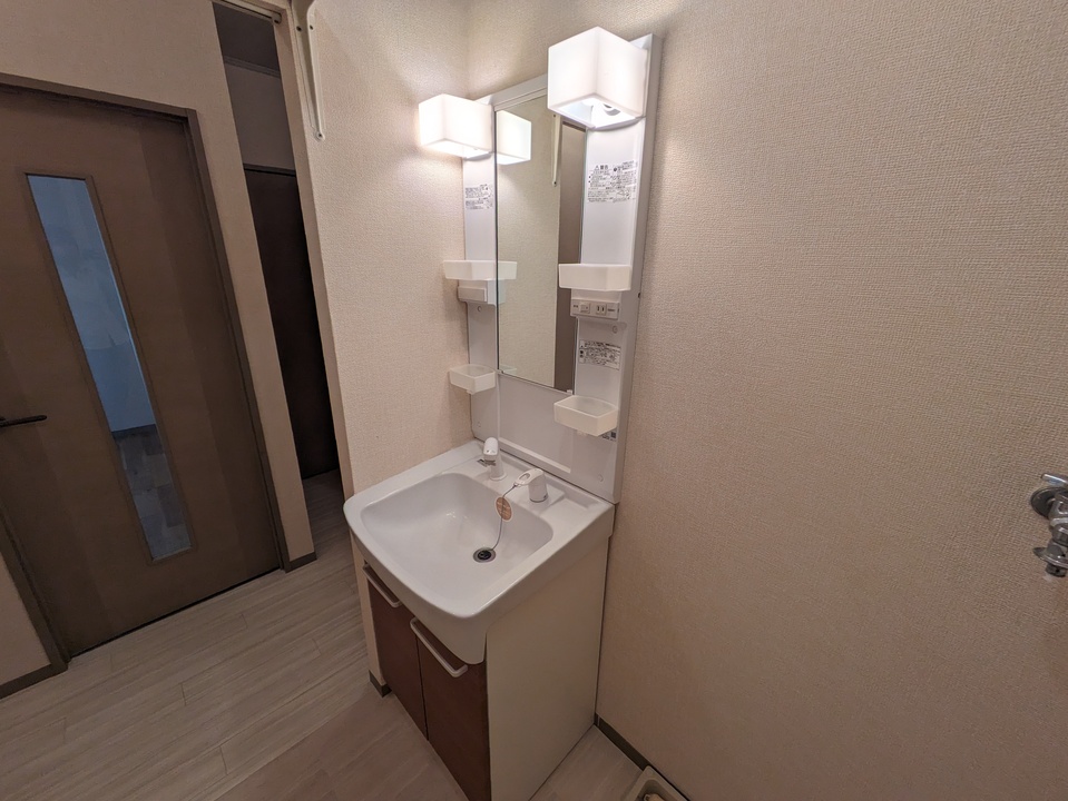 シャワー付洗面化粧台