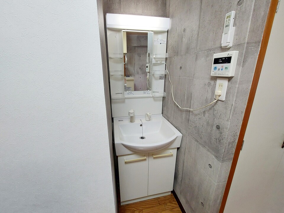 シャワー付洗面化粧台