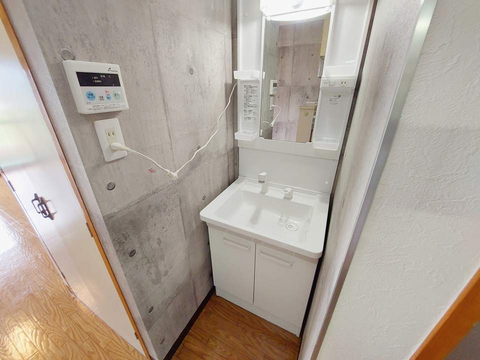 シャワー付洗面化粧台