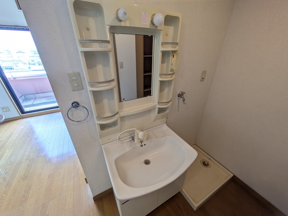 シャワー付洗面化粧台