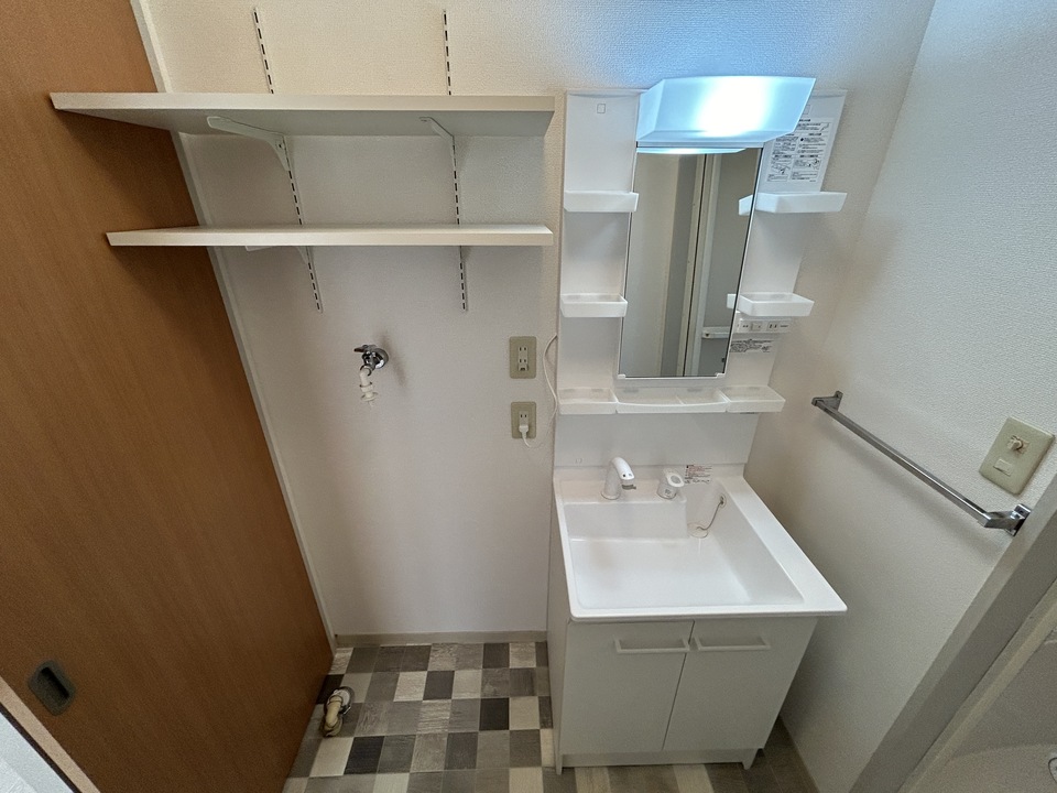シャワー付洗面化粧台