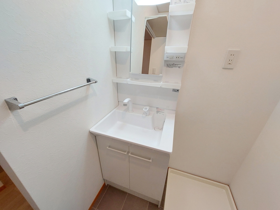 シャワー付洗面化粧台