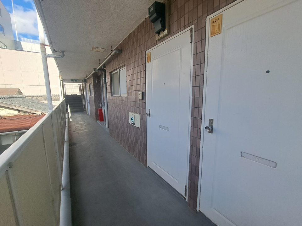 玄関ポーチ