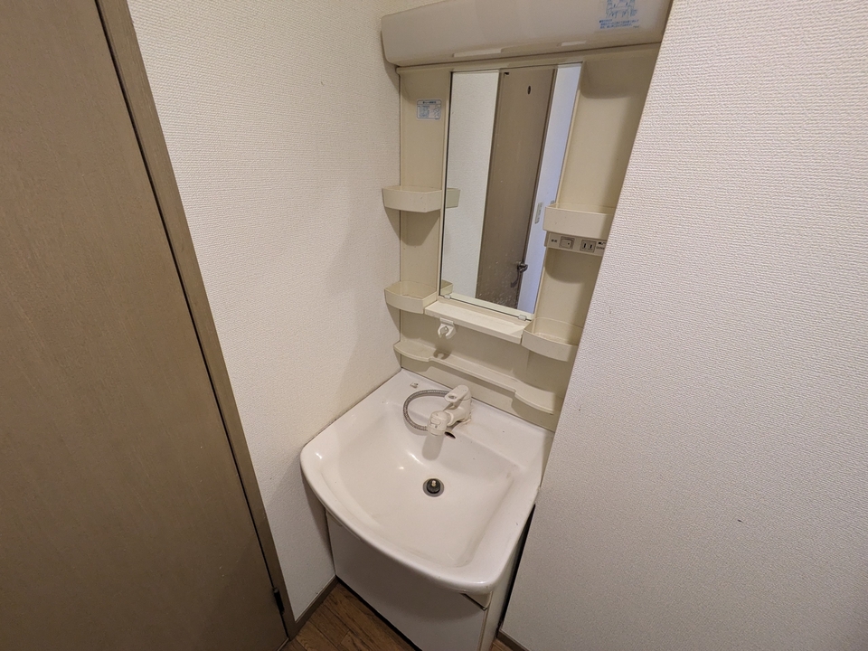 シャワー付洗面化粧台
