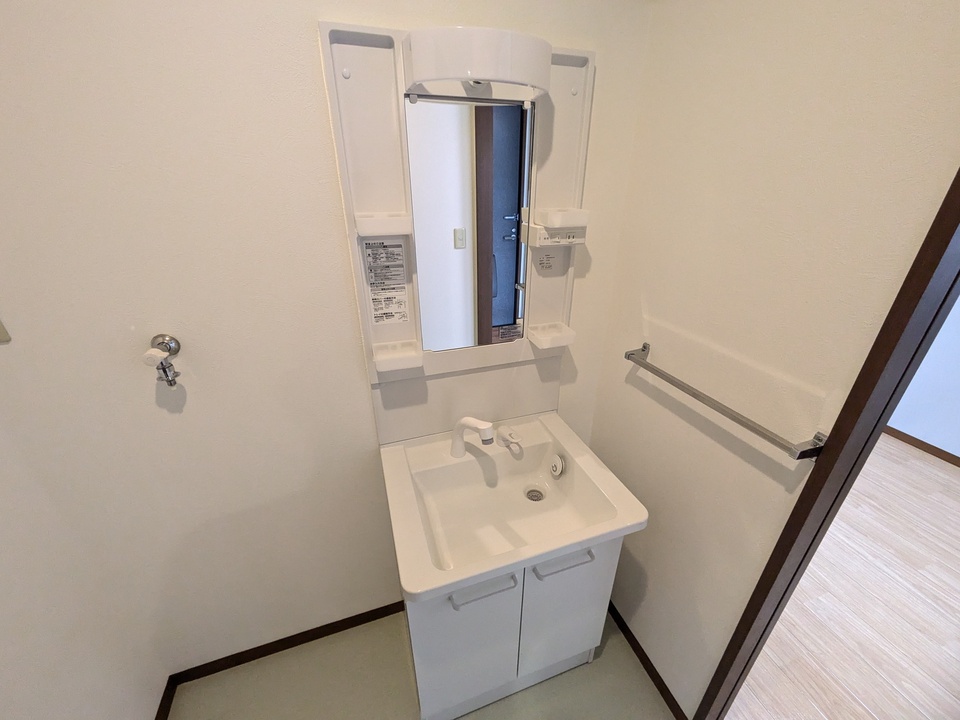 シャワー付洗面化粧台