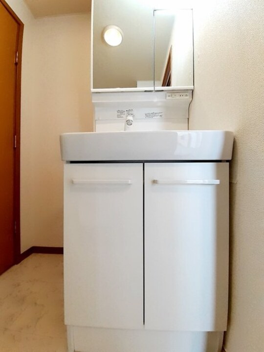 シャワー付洗面化粧台