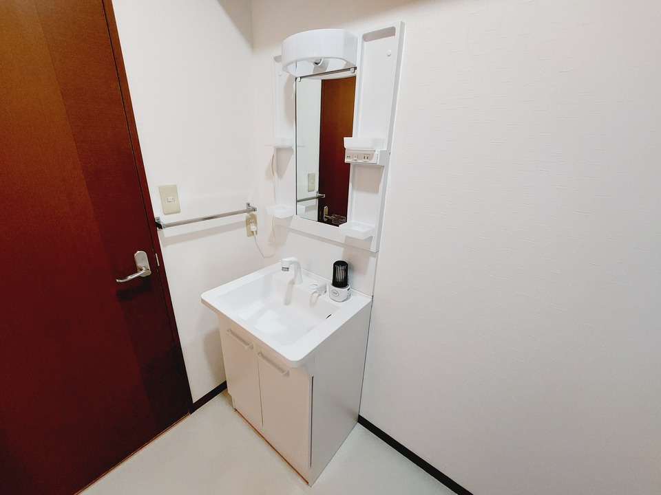 シャワー付洗面化粧台