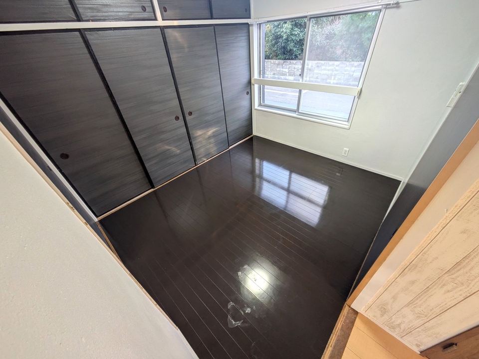 洋室（北西側）