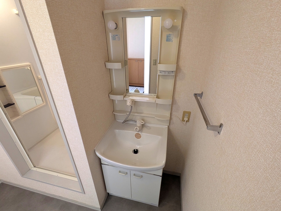 シャワー付洗面化粧台