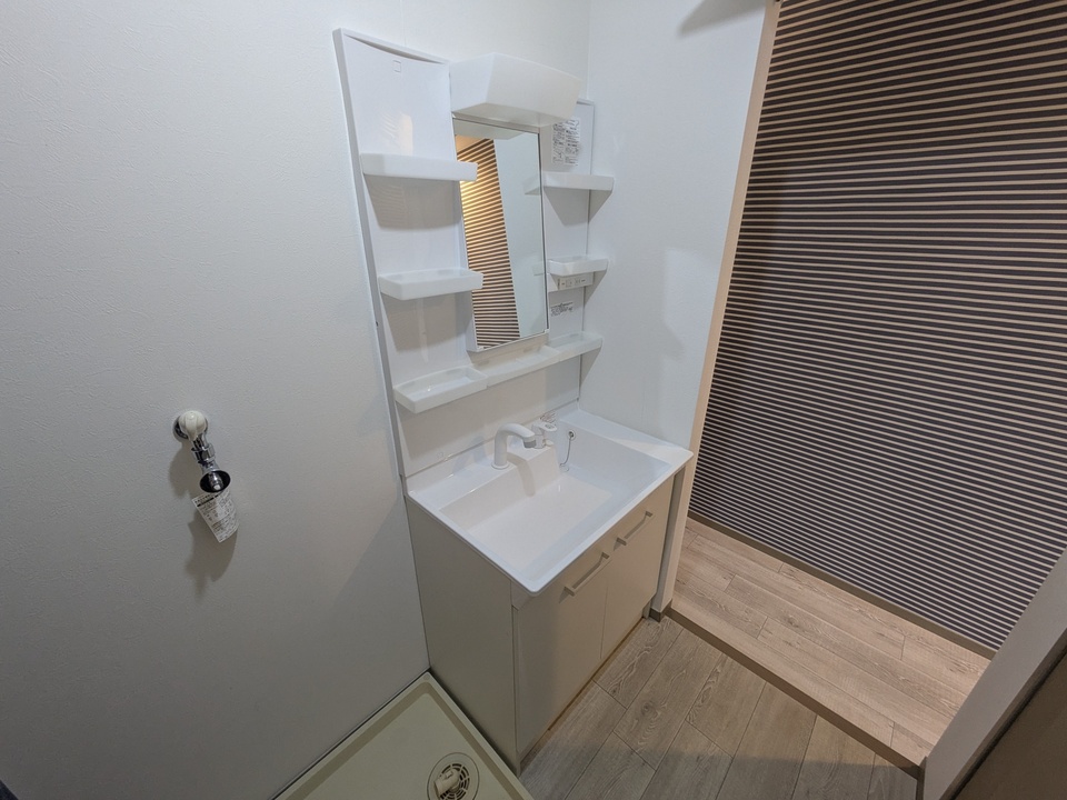 シャワー付洗面化粧台